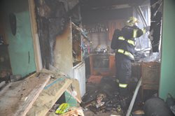 Hasiči v Kladně při požáru zachránili 6 osob z panelového domu